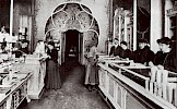 Кондитерская А.И.Абрикосова и Сыновей в пассаже Солодовникова на Кузнецком мосту