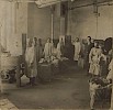 В одном из помещений Одесской чаеразвесочной фабрики В. Высоцкого и Ко.  [начало XX века]